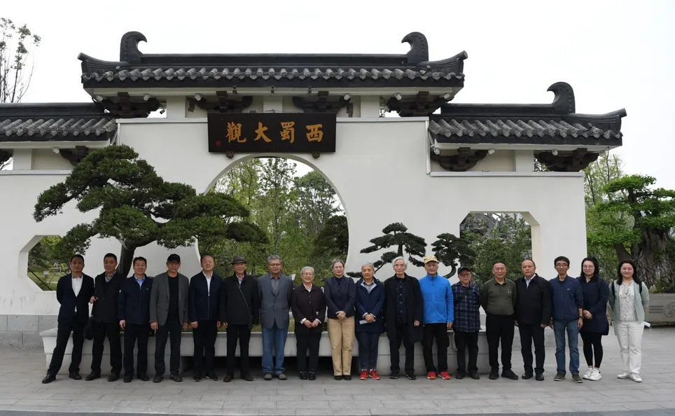 Central Cultural Research Center and Sichuan Provincial Government Literature and History Librarians Visited Yi Park JPG.JPG
